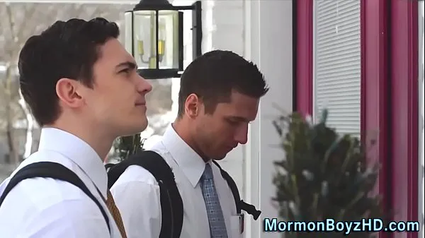 En iyi Muscly mormon sprays cum yeni Videolar