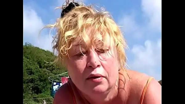 Beste Reife Frau am Strandfrische Videos