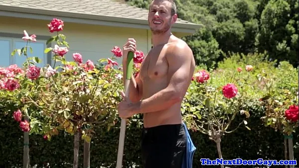 สุดยอด Ripped jock assfucking outdoors in garden วิดีโอสดใหม่