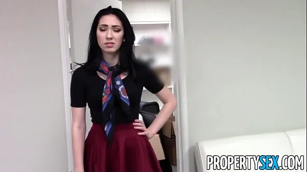 최고의 PropertySex - Beautiful brunette real estate agent home office sex video 최신 동영상