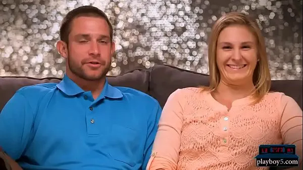 Najboljši Amateur couple invites a tiny blonde for a threesome sveži videoposnetki