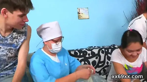 Man assists with hymen physical and drilling of virgin cutie Video mới hay nhất