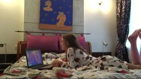Parhaat Masturbating while watching porn tuoreet videot