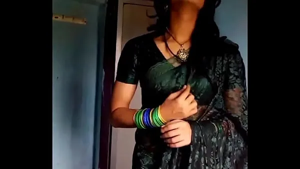 Crossdresser in green saree Video segar terbaik