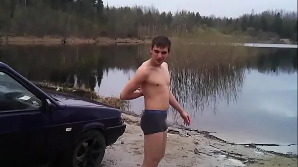 Russian amateur: skinny dipping Video segar terbaik