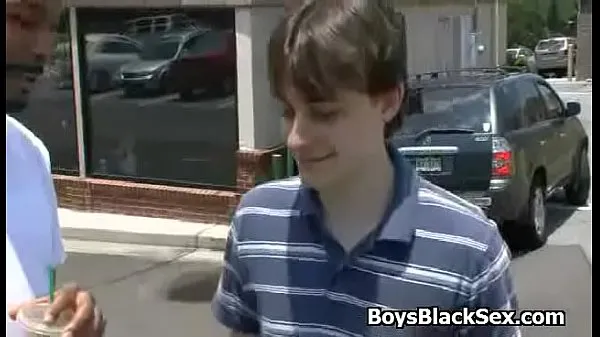 Najboljši Two gay black males seduces white boy for a good fuck sveži videoposnetki