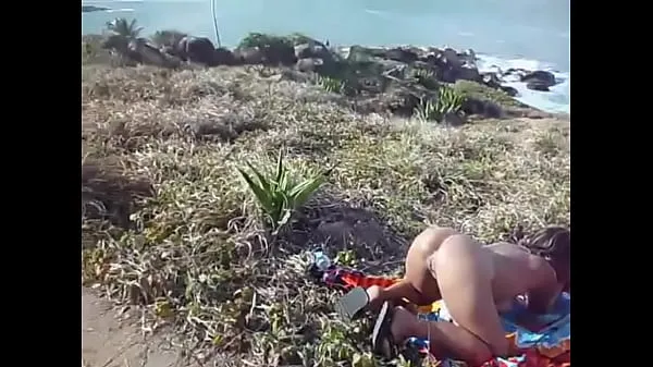 Los mejores Dos putas mostrando el coño en la playa vídeos nuevos