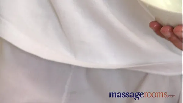 Bästa Massage Rooms Mature woman with hairy pussy given orgasm färska videoklippen