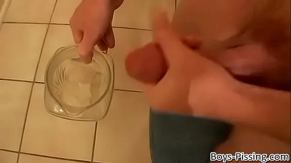 Piss loving young man playing with his cock in a bubble bath Video baharu terbaik