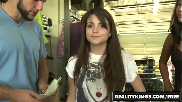 Τα καλύτερα Cute teen (Cara Swank) and her friend share a dick for a lil cash - Reality Kings φρέσκα βίντεο