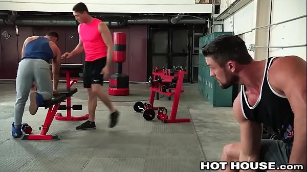 Meilleures HotHouse Ryan Rose Ejaculation Pour 2 De Ses Garçons Au Gym nouvelles vidéos