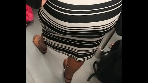 Beste Venezuelan culona with zebra dress in train nieuwe video's