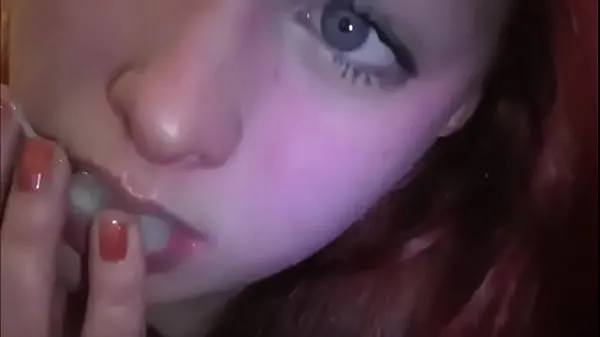Married redhead playing with cum in her mouth Video segar terbaik