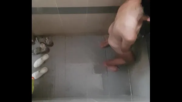 Meilleures Salle de bain Vietnam, après avoir couru, elle prend bain nouvelles vidéos