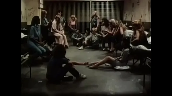 Beste Chained Heat (alternativer Titel: Das Frauenlager in Westdeutschland) ist ein 1983 amerikanisch-deutscher Ausbeutungsfilm im Genre der Frauen im Gefängnisfrische Videos