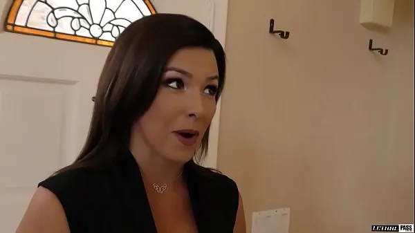 Los mejores Danica Dillon se vuelve loca cuando se mete una polla dentro de ella vídeos nuevos