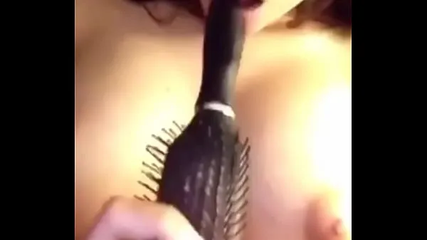 Meilleures Fille sucer un peigne nouvelles vidéos