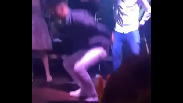 Najboljši Pop maniac dancing in gay nightclub sveži videoposnetki