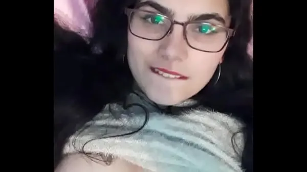Beste Nymphet little bitch showing her breasts ferske videoer