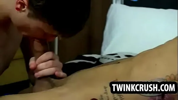 Nuovi Black twink sucks teens cock before getting a blowjob film in totale