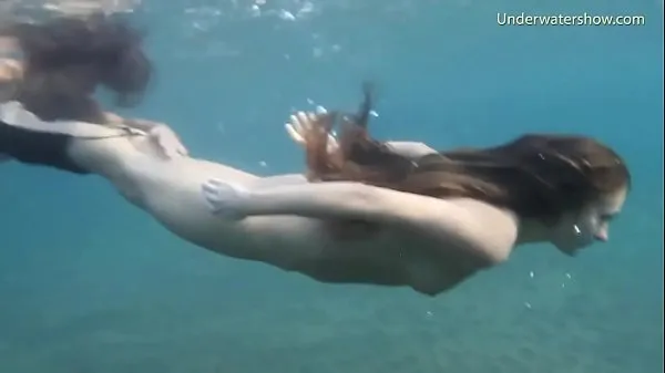 Underwater in the sea babes enjoy themselves Video segar terbaik