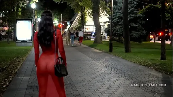 Melhores Vestido transparente vermelho em público vídeos recentes