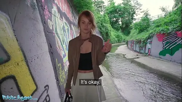 Beste Public Agent Redhead Ariela Donovan in einem Tunnel geficktfrische Videos