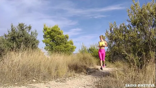 Beste Cute sports girl in pink spandex leggings goes in for sports, gets turned on and fingering pussy to squirting orgasm in leggings. Outdoor masturbation nieuwe video's