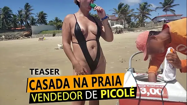 I migliori Blonde Sposato perizoma sulla spiaggia, pagando le tette al venditore di ghiaccioli in RNvideo nuovi