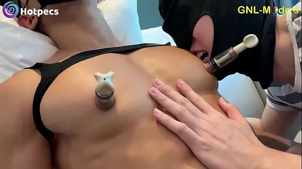 Nejlepší Hot Asian guy getting nipple sucked and played by 2 aktuální videa