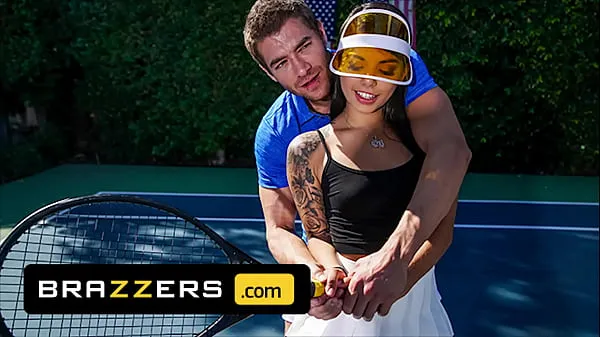 Najlepsze Xander Corvus) Massages (Gina Valentinas) Foot To Ease Her Pain They End Up Fucking - Brazzersświeże filmy