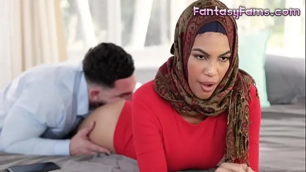 Najboljši Fucking Muslim Converted Stepsister With Her Hijab On - Maya Farrell, Peter Green - Family Strokes sveži videoposnetki