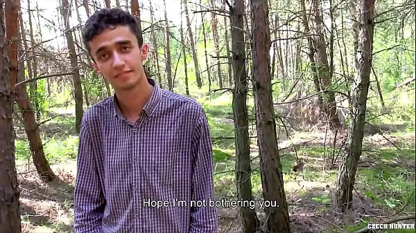 Beste He Walks In The Woods And Sees A Twink Asks Him If He Wants Extra Cash - Czech Hunter 561 nieuwe video's