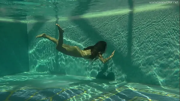 Irina Russaka aka Stefanie Moon underwater swimming Video baharu terbaik