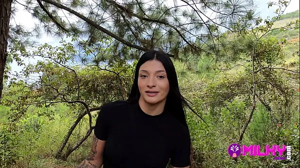 Beste Biete einem sexy Mädchen im Wald Geld für Sex an - Salome Gilfrische Videos