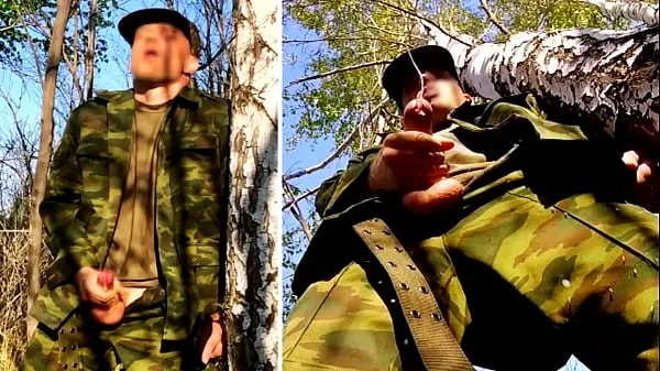أفضل Russian SOLDIER with a big DICK on a military mission in the forest shoots sperm from his penis at opponents مقاطع فيديو حديثة