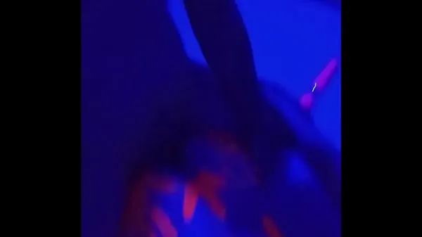 ベスト Fucking bitch with fluo light in the bedrom の新鮮な動画