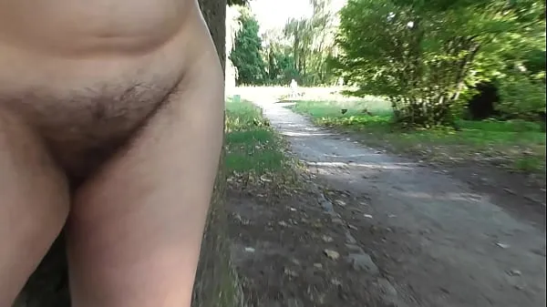 Hairy mature nude in public park Video baharu terbaik