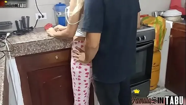 Melhores OH MEU DEUS! Minha meia-irmã realmente sabe como ter um orgasmo sexo com minha meia-irmã rica na cozinha vídeos recentes