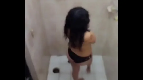 Parhaat Sina malvako spied on her while she bathes tuoreet videot