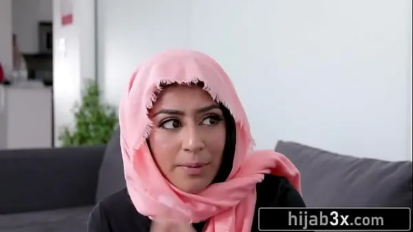 Beste Hot Muslim Teen Must Suck & Fuck Neighbor To Keep Her Secret (Binky Beaz nieuwe video's