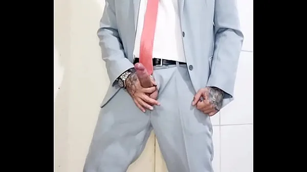 Beste Leo Ferraz handsome in a suit cumming ferske videoer