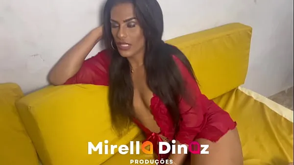 Beste MOTOBOY kam, um eine besondere Lieferung für Mirella Diniz vorzunehmenfrische Videos