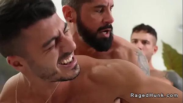 Meilleures Un gang de paysagistes défoncé par un couple gay chez eux nouvelles vidéos