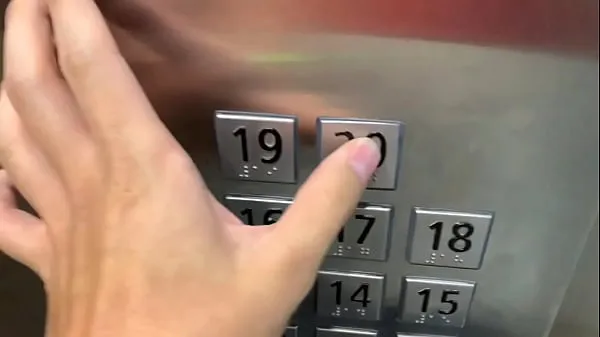 Najlepsze Sex in public, in the elevator with a stranger and they catch usświeże filmy