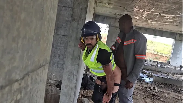 สุดยอด Two workers waiting for everyone to leave to have sex in the building where they work, a male fetish วิดีโอสดใหม่